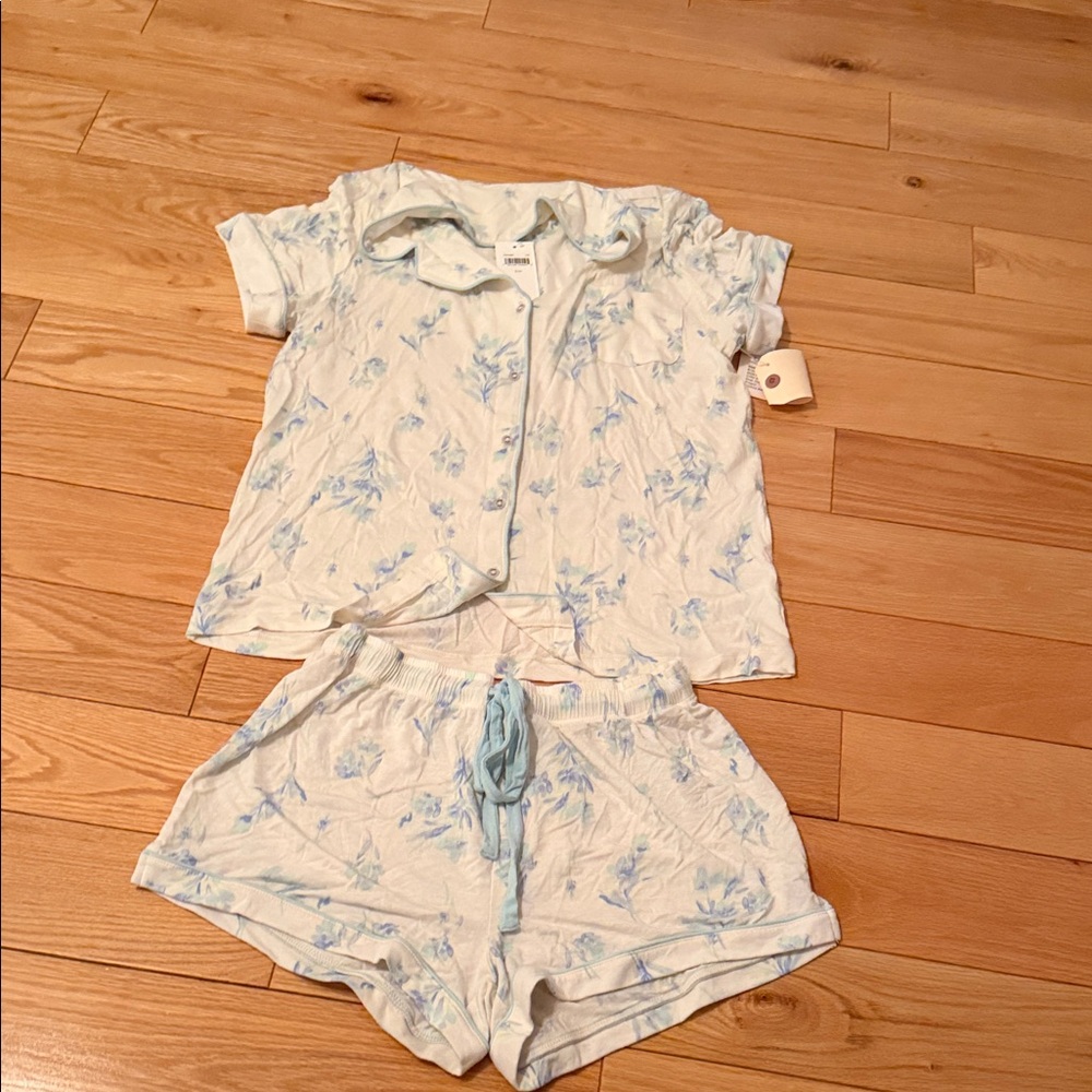 Splendid Kids Pajama Set with Blue Floral Pattern